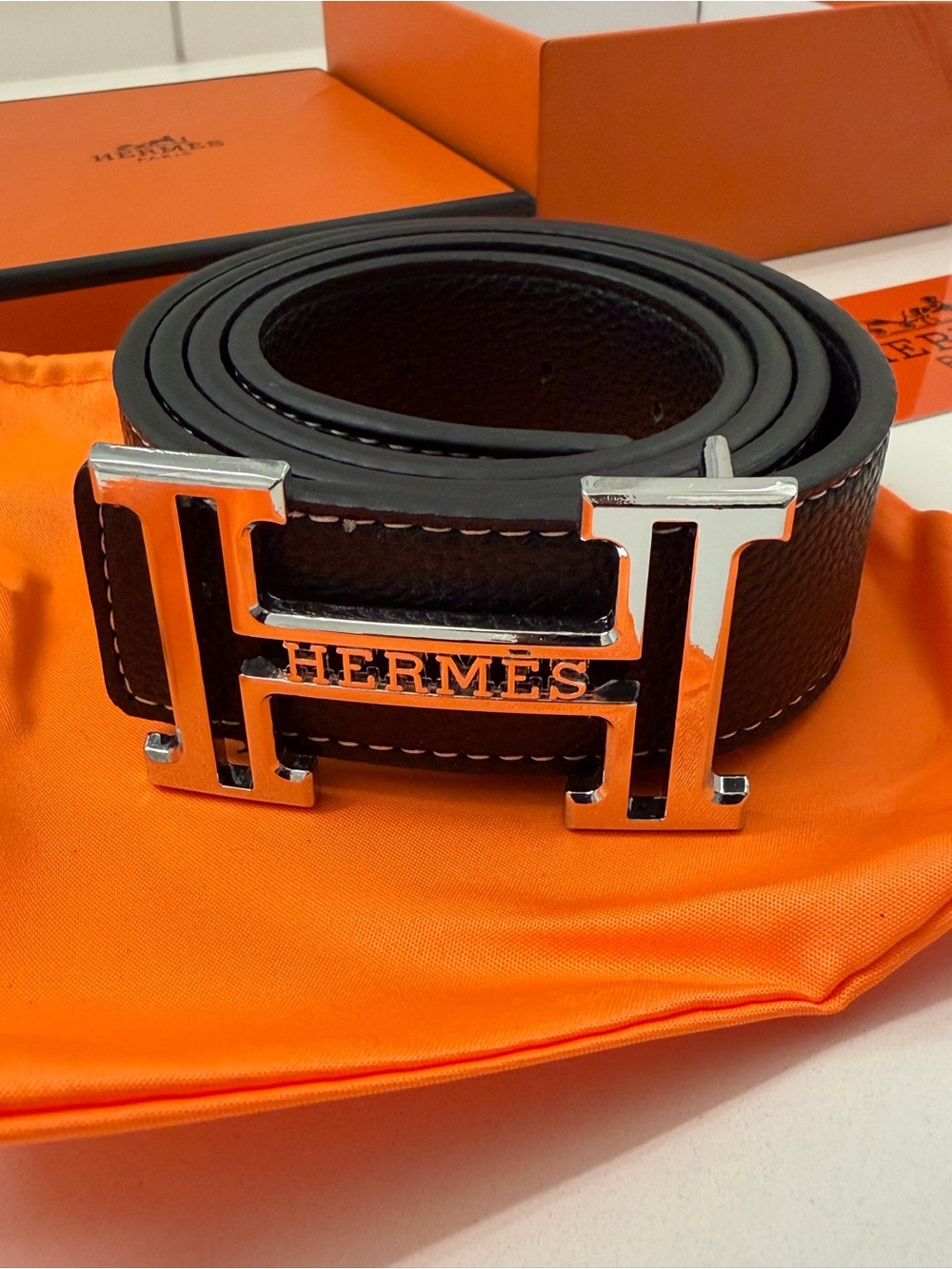 Hermès H Reversible Leather Belt – Black – Size 39–42